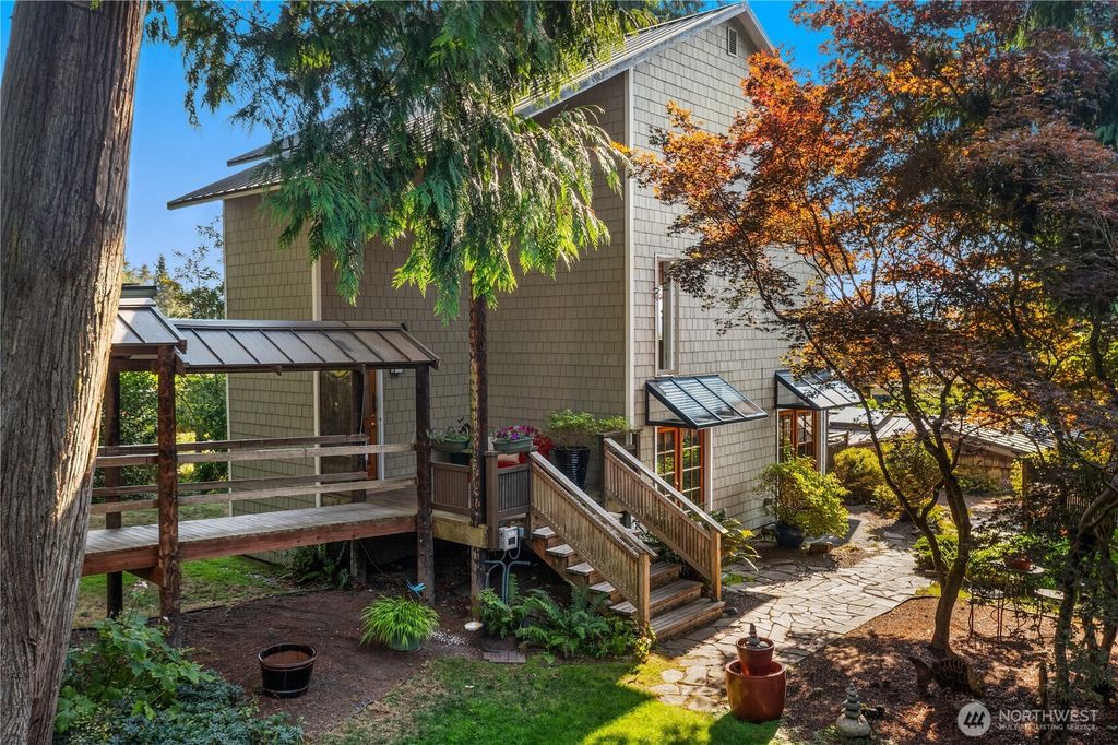 15539 Washington Avenue NE, Bainbridge Island, WA 98110