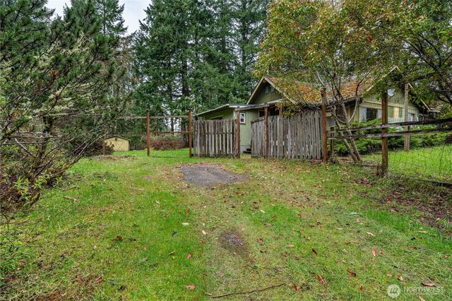 402 E Madrona Boulevard NW, Lakebay, WA 98349