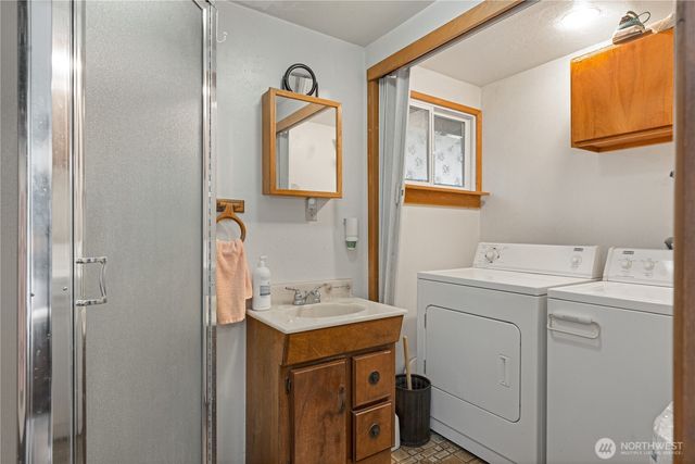 402 E Madrona Boulevard NW, Lakebay, WA 98349