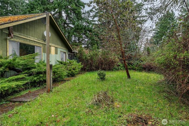 402 E Madrona Boulevard NW, Lakebay, WA 98349