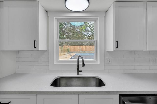 6493 Menlo Way, Rex, GA 30273