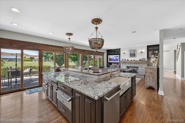 1270 Gleneagles, Highland Charter Township, MI 48357