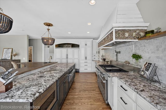 1270 Gleneagles, Highland Charter Township, MI 48357