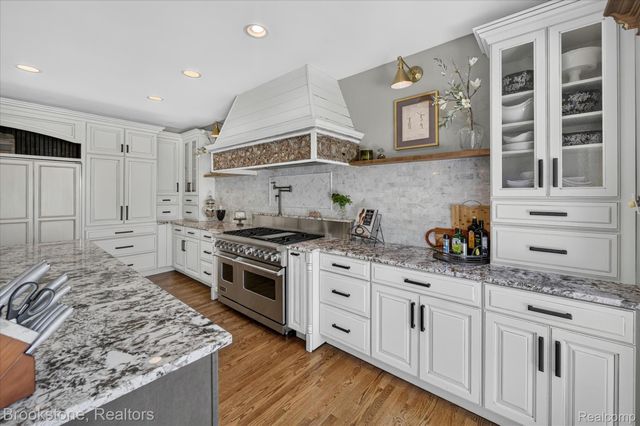 1270 Gleneagles, Highland Charter Township, MI 48357