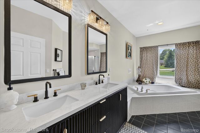 1270 Gleneagles, Highland Charter Township, MI 48357