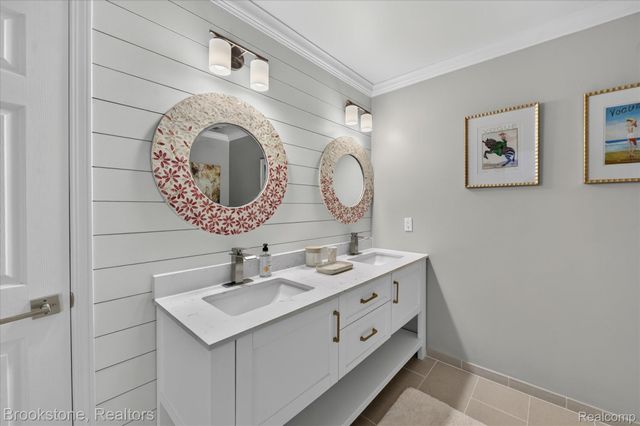 1270 Gleneagles, Highland Charter Township, MI 48357