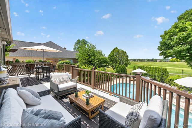 1270 Gleneagles, Highland Charter Township, MI 48357