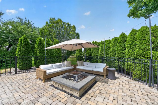 1270 Gleneagles, Highland Charter Township, MI 48357
