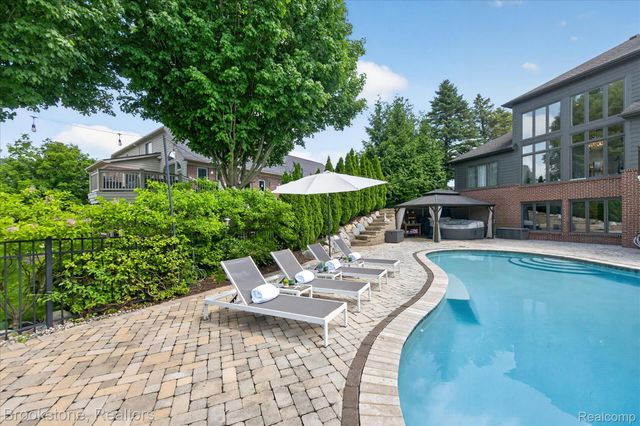 1270 Gleneagles, Highland Charter Township, MI 48357