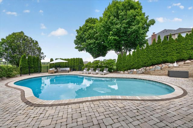 1270 Gleneagles, Highland Charter Township, MI 48357