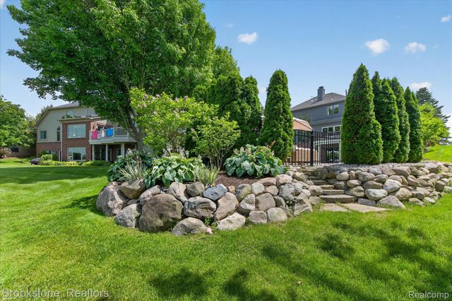 1270 Gleneagles, Highland Charter Township, MI 48357
