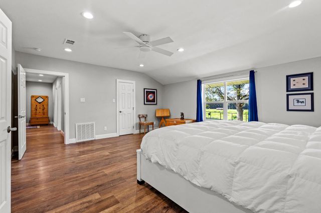 11731 NW State Highway 11, Whitewright, TX 75491