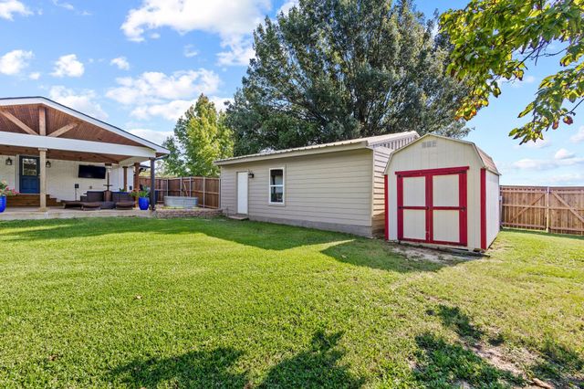 11731 NW State Highway 11, Whitewright, TX 75491