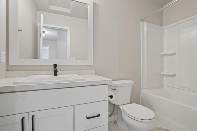 6612 28th Street S, Fargo, ND 58104