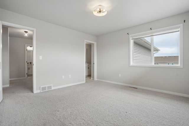 6612 28th Street S, Fargo, ND 58104