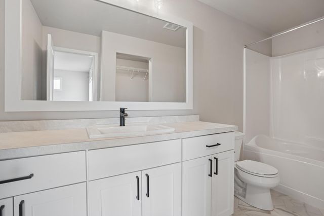 6612 28th Street S, Fargo, ND 58104