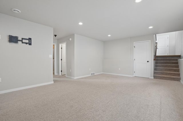 6612 28th Street S, Fargo, ND 58104