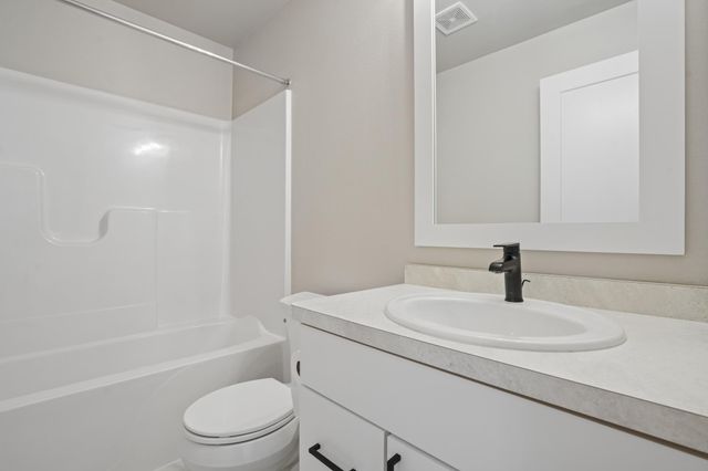 6612 28th Street S, Fargo, ND 58104