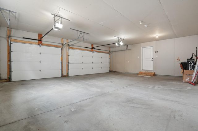 6612 28th Street S, Fargo, ND 58104