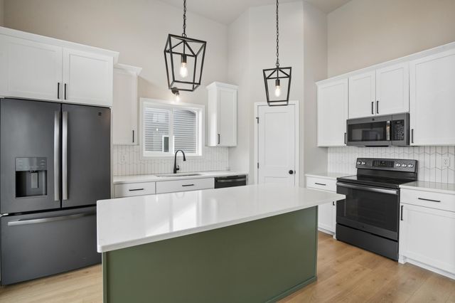 6612 28th Street S, Fargo, ND 58104