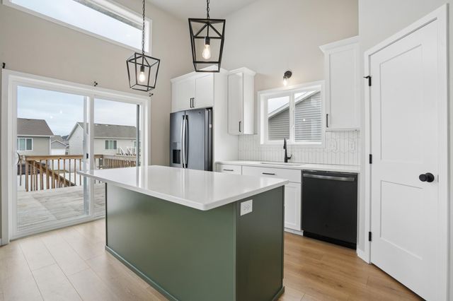 6612 28th Street S, Fargo, ND 58104