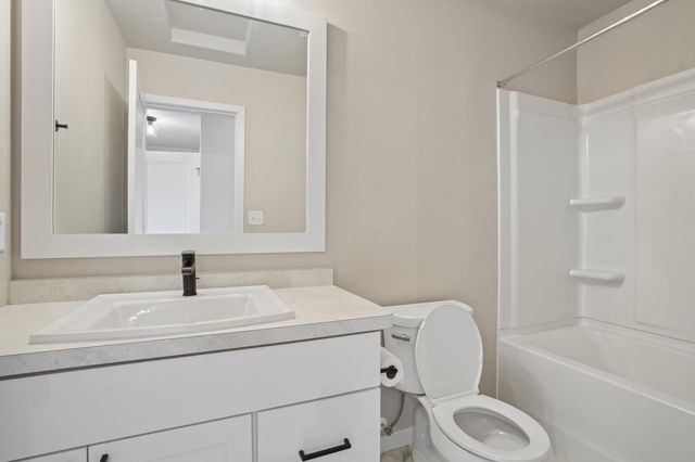 6612 28th Street S, Fargo, ND 58104