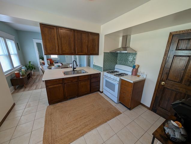 1742 N Howell Street, Davenport, IA 52804