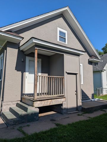 1742 N Howell Street, Davenport, IA 52804