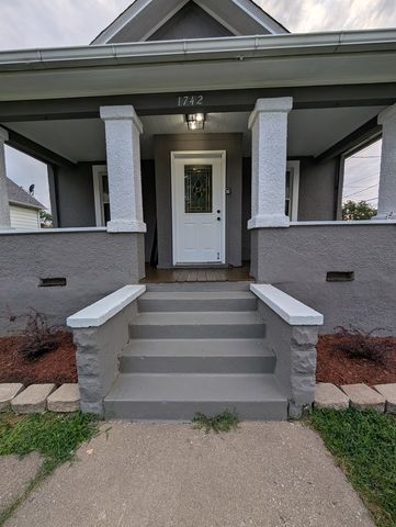 1742 N Howell Street, Davenport, IA 52804