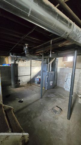 106 N West Pl, Salina, KS 67401