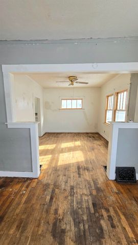 106 N West Pl, Salina, KS 67401