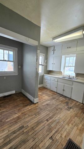 106 N West Pl, Salina, KS 67401