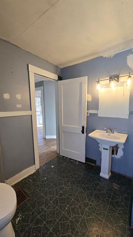 106 N West Pl, Salina, KS 67401