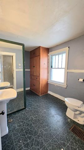 106 N West Pl, Salina, KS 67401