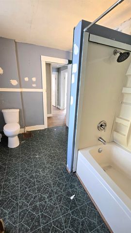 106 N West Pl, Salina, KS 67401