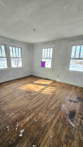 106 N West Pl, Salina, KS 67401