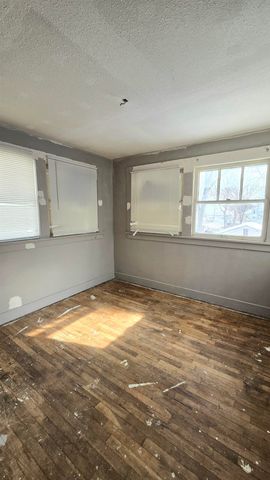 106 N West Pl, Salina, KS 67401