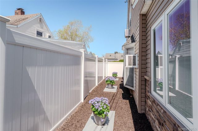 16 Rainbow Lane, Levittown, NY 11756