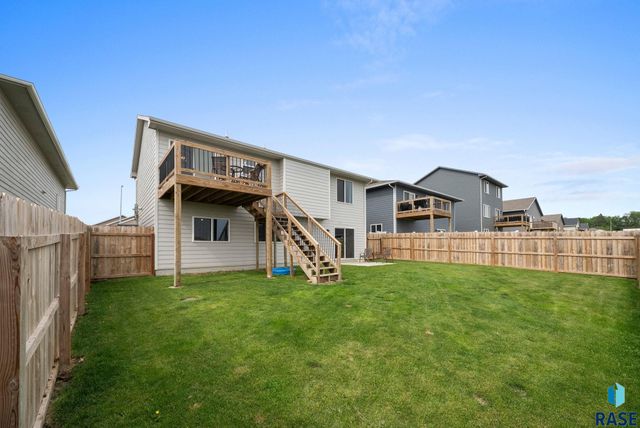 1709 E 71st St N Street N, Sioux Falls, SD 57104