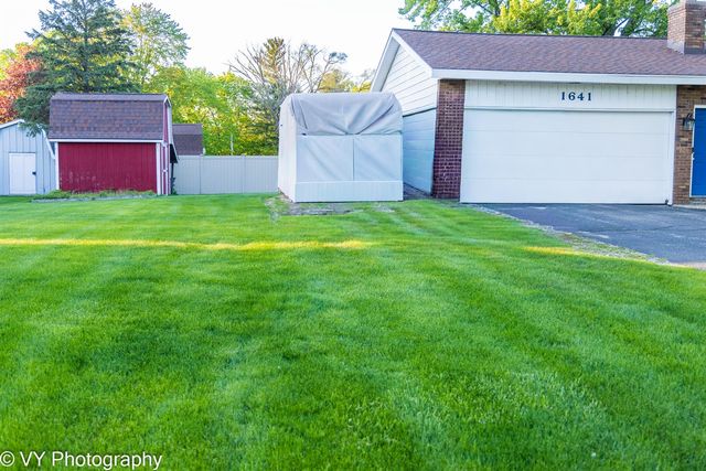 1641 Willowbrook Drive, Jenison, MI 49428
