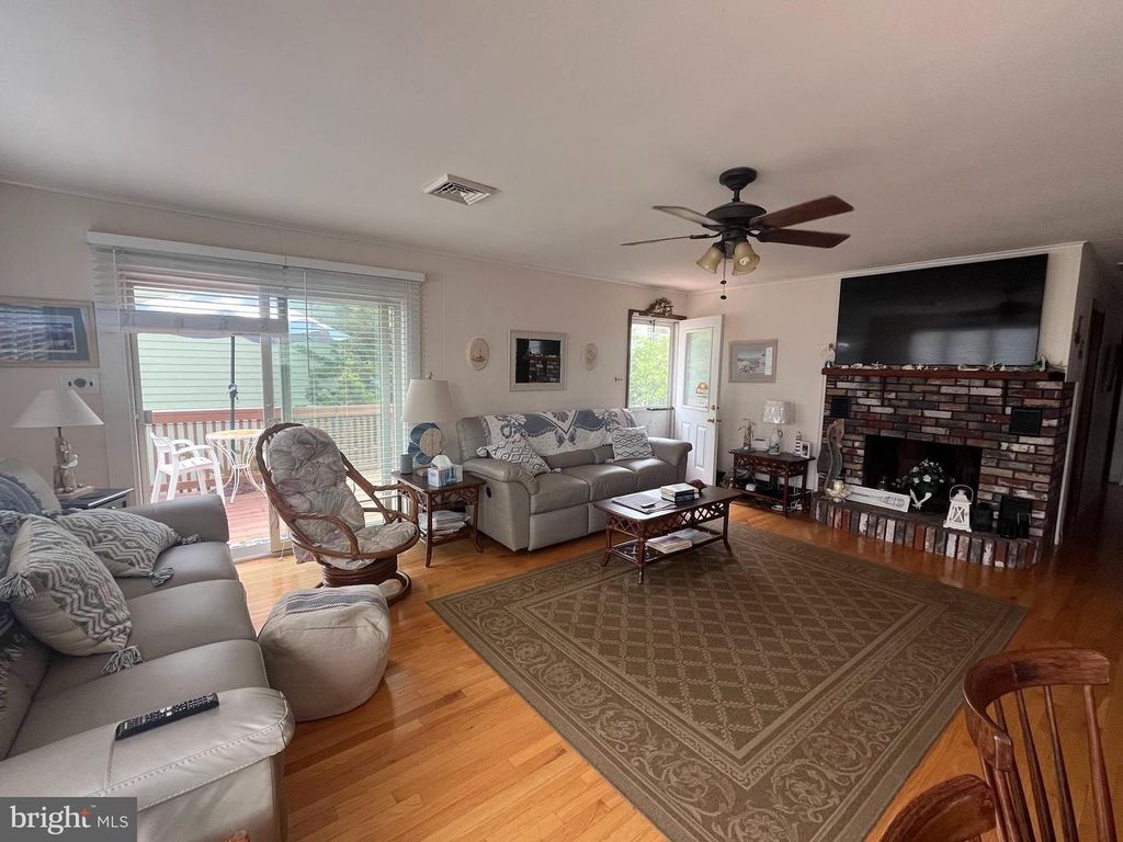 18 N 19TH ST, Surf City, NJ 08008
