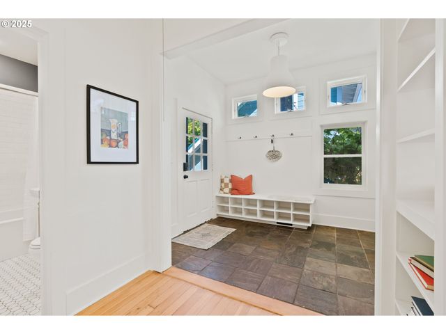 1912 Ne 11TH Ave, Portland, OR 97212