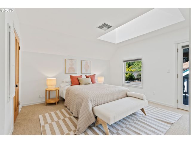 1912 Ne 11TH Ave, Portland, OR 97212