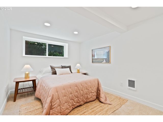 1912 Ne 11TH Ave, Portland, OR 97212