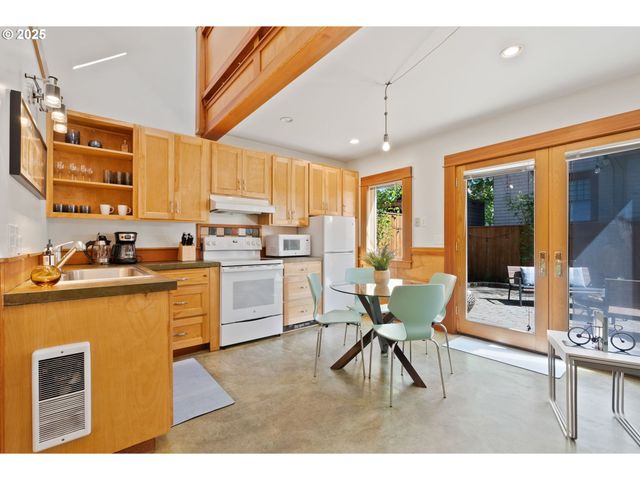 1912 Ne 11TH Ave, Portland, OR 97212