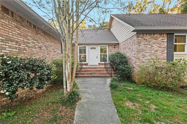 802 Pinewood Court, Daphne, AL 36526