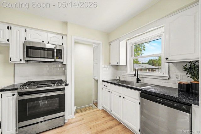 4052 Longtin Avenue, Lincoln Park, MI 48146
