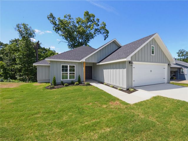 15 Kirkwall Place, Bella Vista, AR 72715