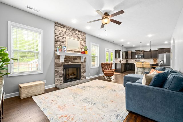 1607 Ellie Piper Cir, Clarksville, TN 37043