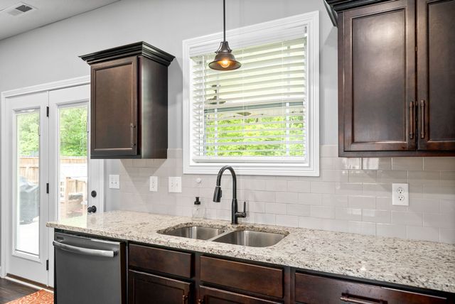 1607 Ellie Piper Cir, Clarksville, TN 37043